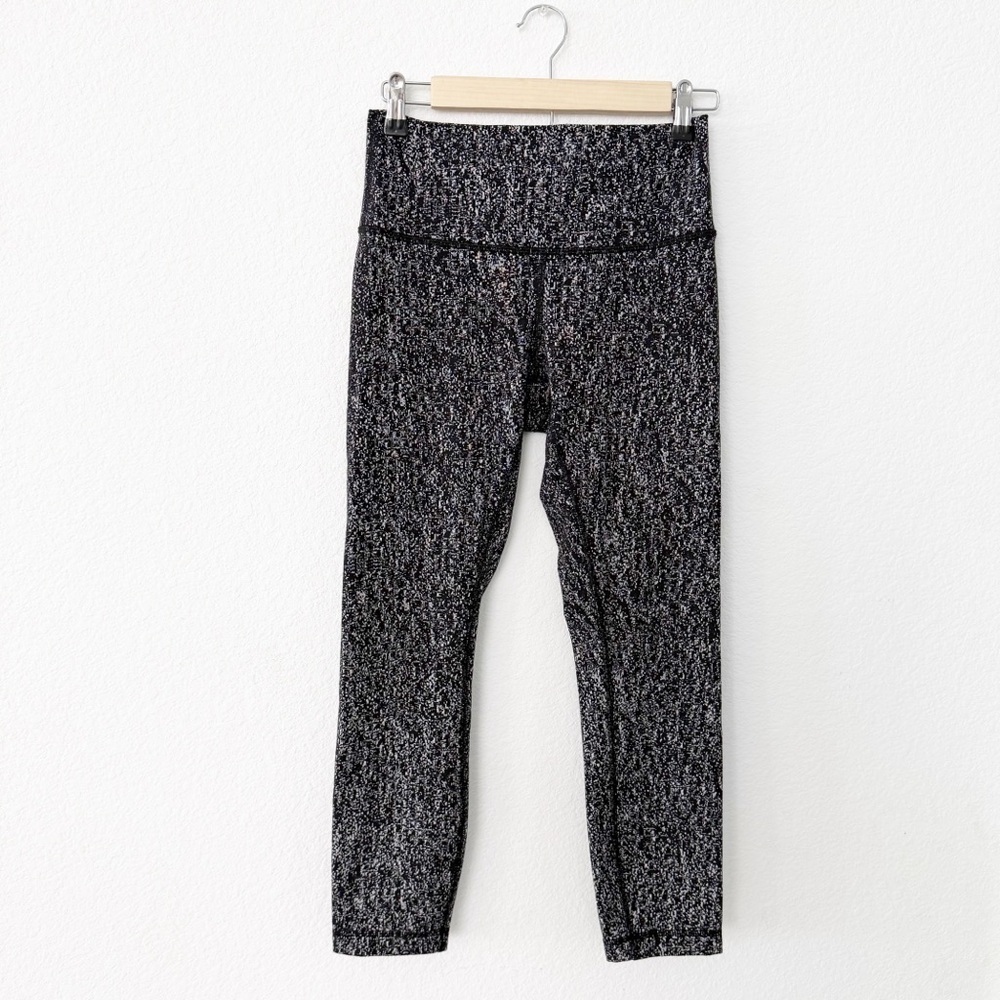 Lululemon- Wunder Under High Rise Crop Size 6